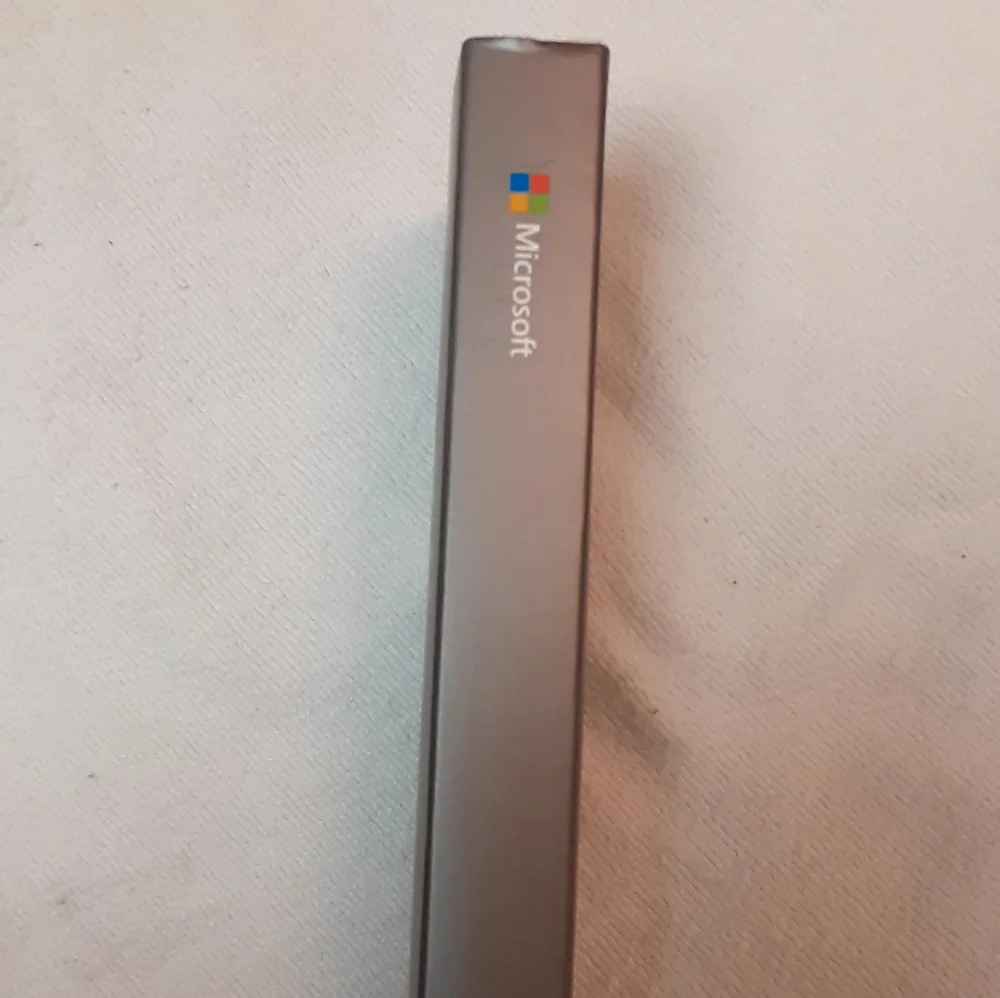 Microsoft Surface Mini Display Port to VGA Adapter